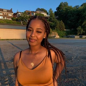 Meet your Posher, Idil